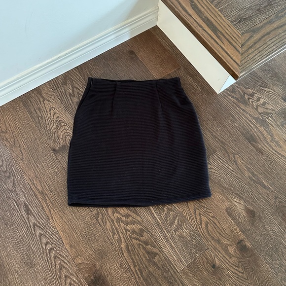 Aritzia Wilfred Black Mini Skirt Size Small - Picture 6 of 6